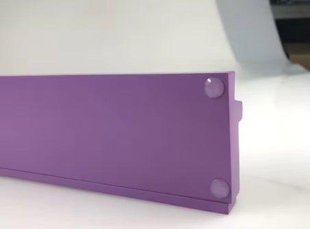 Close-up of Mahj Mood scalloped purple wooden mahjong rack corner showing rubber grip feet and scalloped edge detail